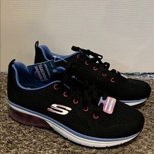Sketchers Sneakers NWT